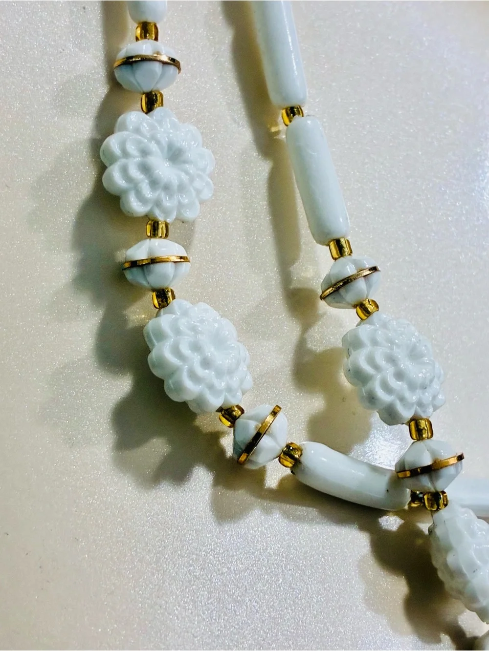 VTG Lucite Flapper Elegant White Beaded Long Easy Over The Head Necklace EUC